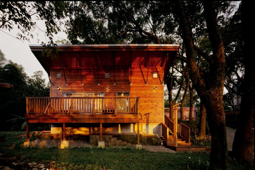 台大實驗林鳳凰茶園之渡假旅館。（圖：考工記官網）